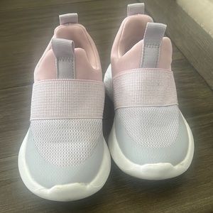 Cat and Jack size 6 girl’s toddler shoes